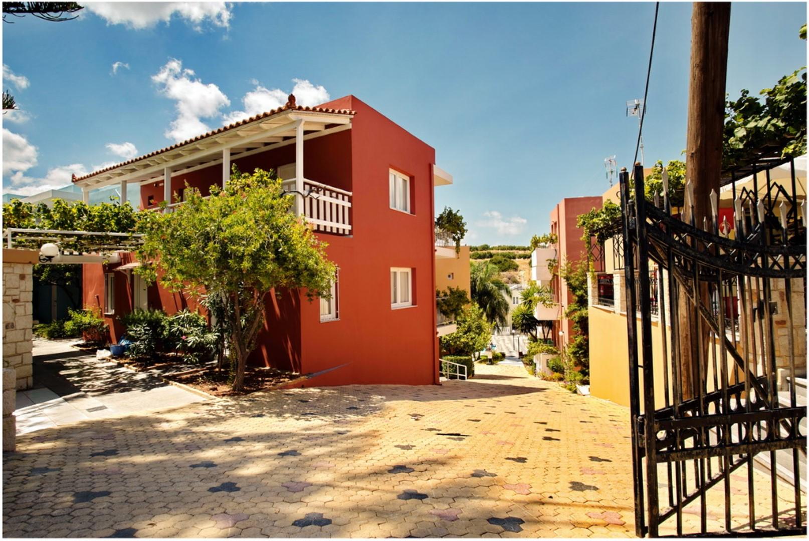 Bellos Hotel Apartments 헐소니소스 외부 사진
