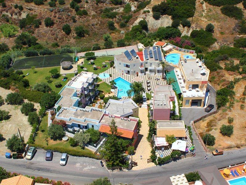 Bellos Hotel Apartments 헐소니소스 외부 사진